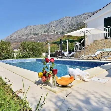 Vera Villa *